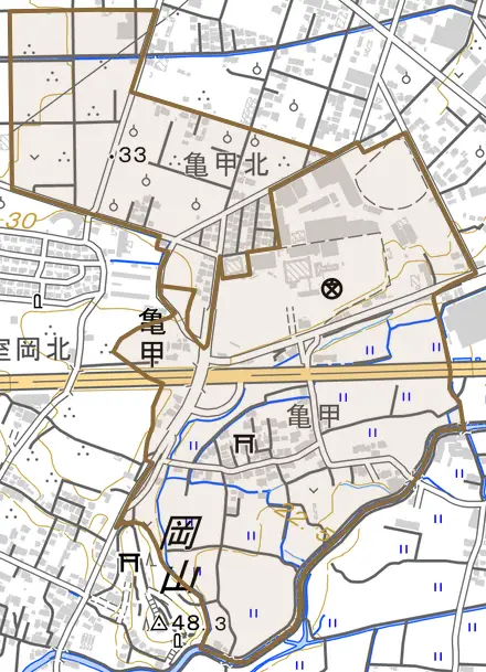 亀甲とその周辺の地図。町の範囲を重ねている