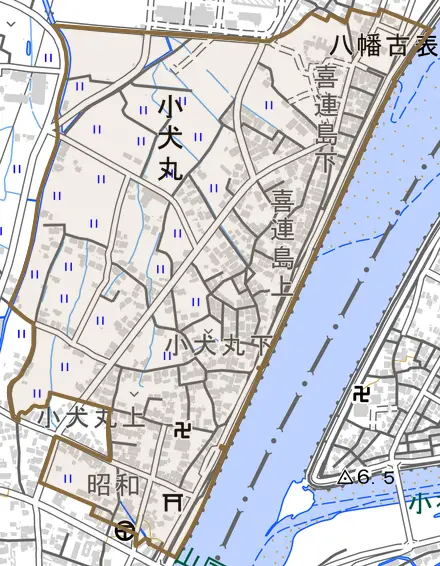 大字小犬丸とその周辺の地図。町の範囲を重ねている