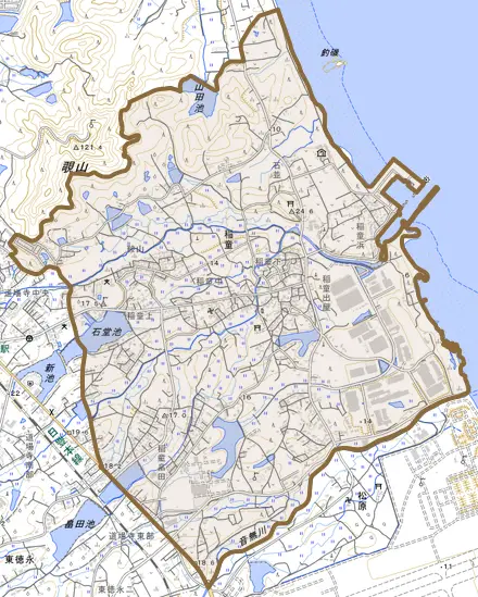 大字稲童とその周辺の地図。町の範囲を重ねている