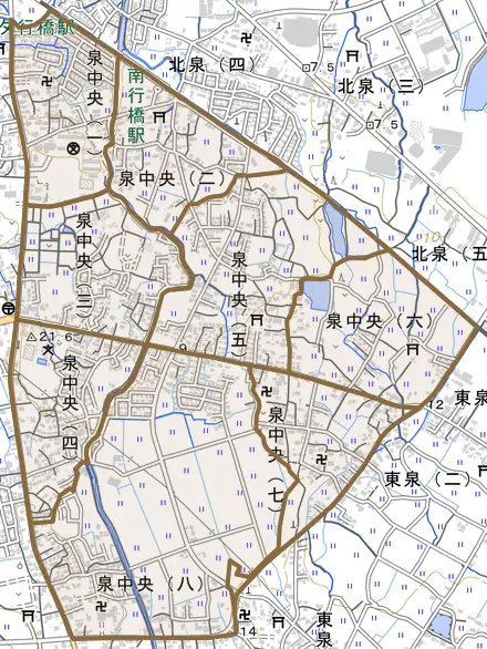泉中央とその周辺の地図。町の範囲を重ねている