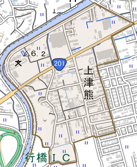 大字上津熊とその周辺の地図。町の範囲を重ねている