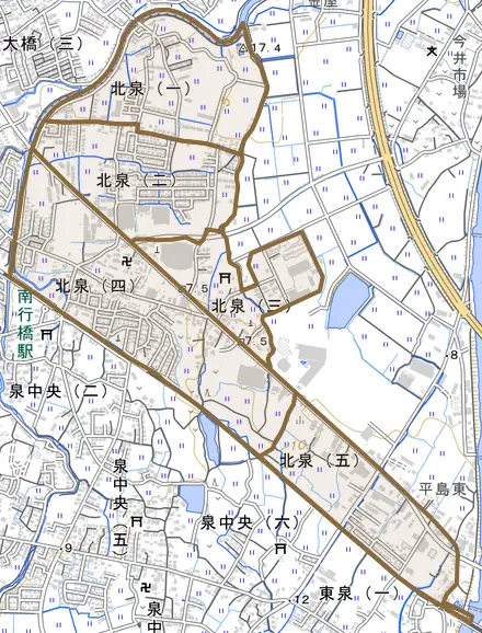 北泉とその周辺の地図。町の範囲を重ねている
