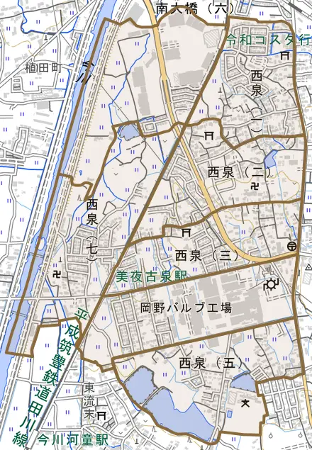 西泉とその周辺の地図。町の範囲を重ねている