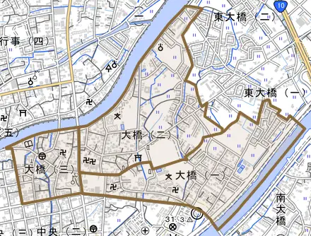 大橋とその周辺の地図。町の範囲を重ねている