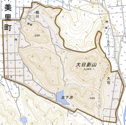 氷玉字相川丁とその周辺の地図。町の範囲を重ねている