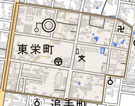 東栄町とその周辺の地図。町の範囲を重ねている