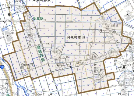 河東町郡山とその周辺の地図。町の範囲を重ねている