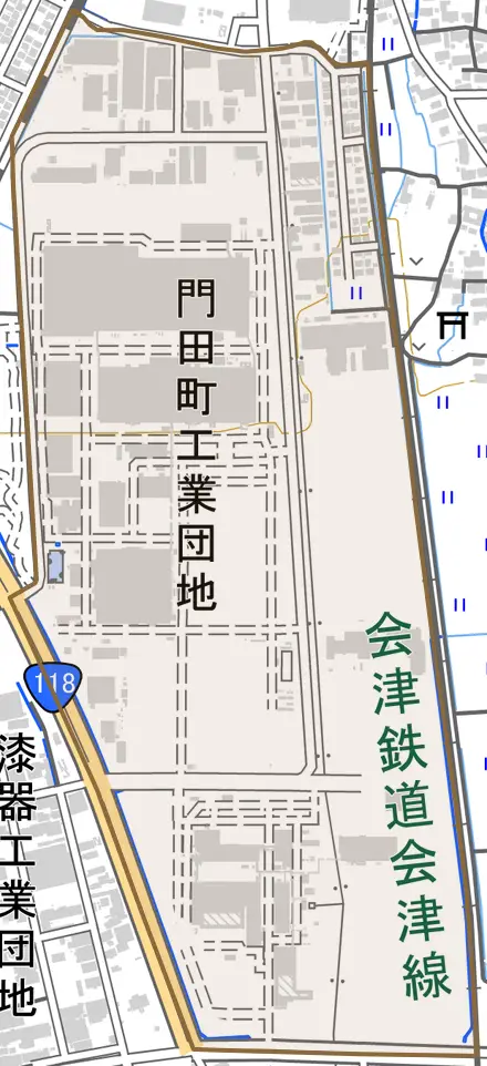 門田町工業団地とその周辺の地図。町の範囲を重ねている