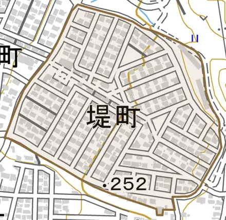 堤町とその周辺の地図。町の範囲を重ねている