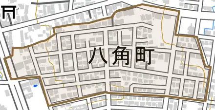八角町とその周辺の地図。町の範囲を重ねている