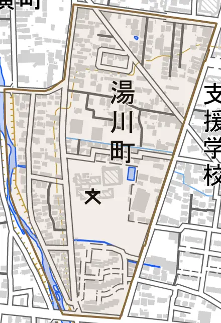 湯川町とその周辺の地図。町の範囲を重ねている