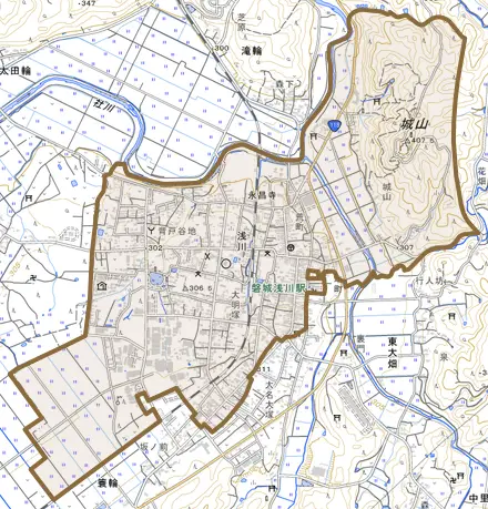 大字浅川とその周辺の地図。町の範囲を重ねている
