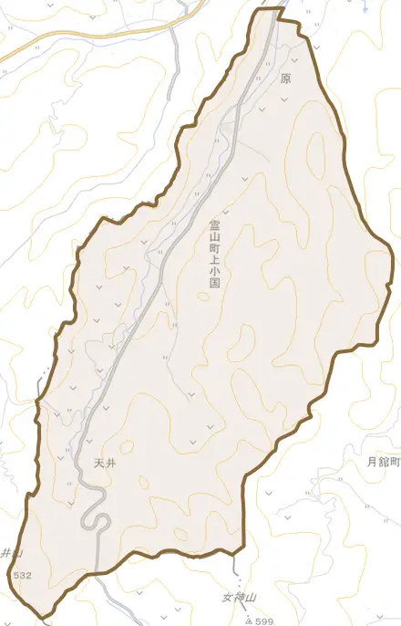 霊山町上小国とその周辺の地図。町の範囲を重ねている