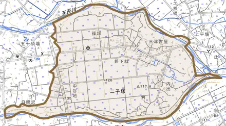 二子塚とその周辺の地図。町の範囲を重ねている