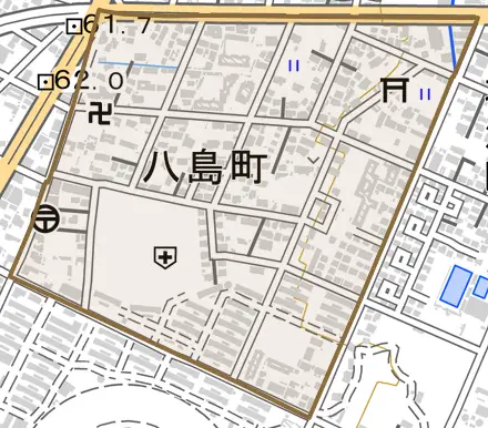 八島町とその周辺の地図。町の範囲を重ねている