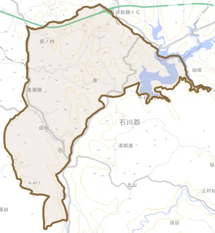大字母畑とその周辺の地図。町の範囲を重ねている