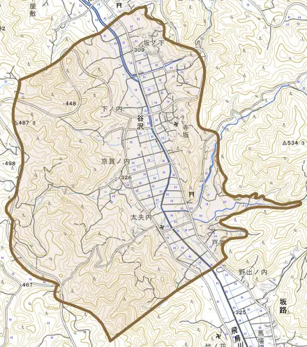 大字谷沢とその周辺の地図。町の範囲を重ねている