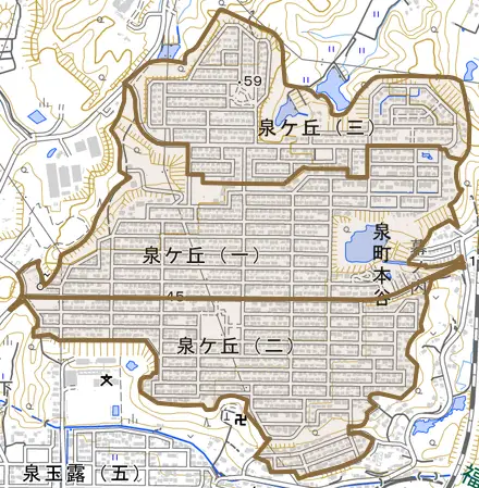 泉ケ丘とその周辺の地図。町の範囲を重ねている