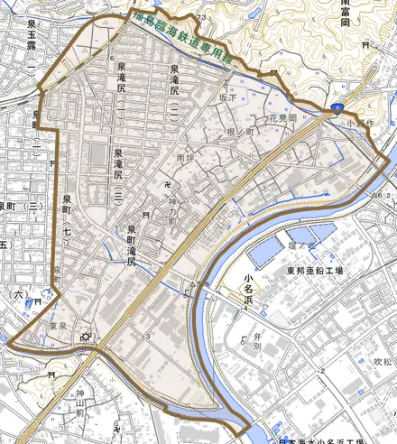 泉町滝尻とその周辺の地図。町の範囲を重ねている