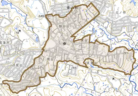 金山町とその周辺の地図。町の範囲を重ねている