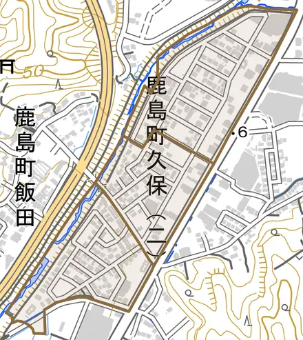 鹿島町久保とその周辺の地図。町の範囲を重ねている