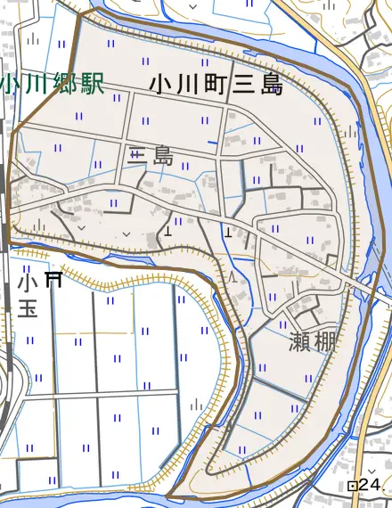 小川町三島とその周辺の地図。町の範囲を重ねている