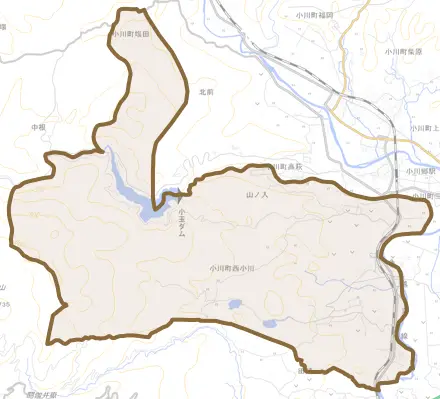 小川町西小川とその周辺の地図。町の範囲を重ねている