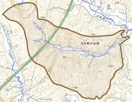 大久町小山田とその周辺の地図。町の範囲を重ねている