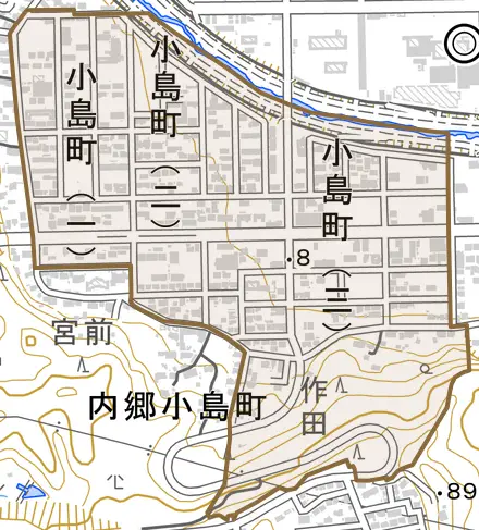 小島町とその周辺の地図。町の範囲を重ねている