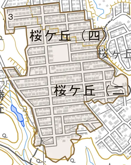 桜ケ丘とその周辺の地図。町の範囲を重ねている