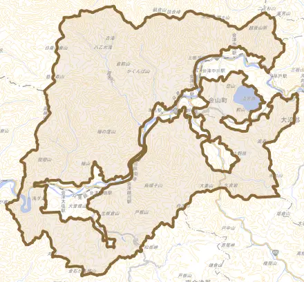 水沼とその周辺の地図。町の範囲を重ねている