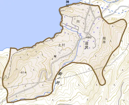沼沢とその周辺の地図。町の範囲を重ねている