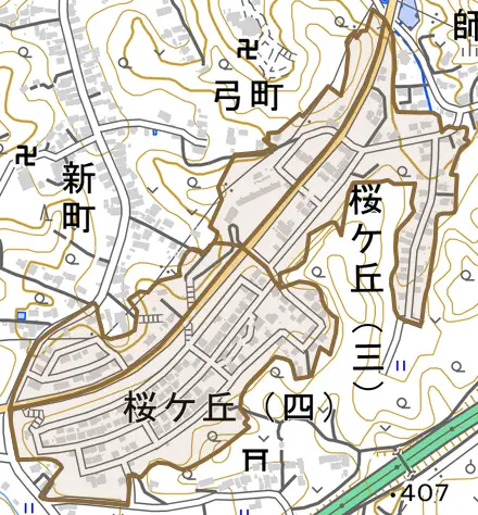 桜ケ丘とその周辺の地図。町の範囲を重ねている