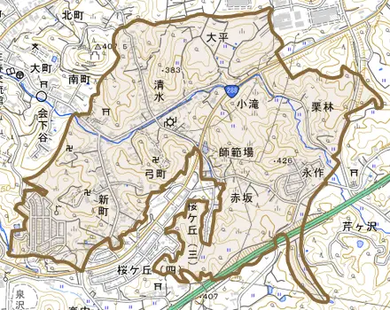 字山中とその周辺の地図。町の範囲を重ねている