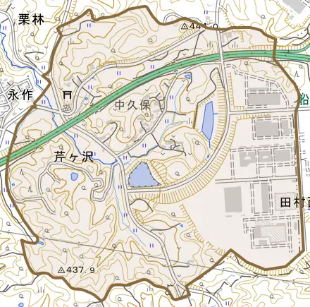 大字芹ケ沢とその周辺の地図。町の範囲を重ねている