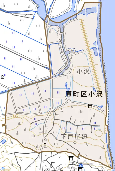 原町区小沢とその周辺の地図。町の範囲を重ねている