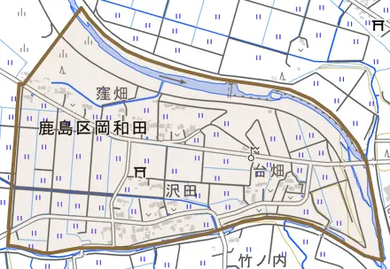 鹿島区岡和田とその周辺の地図。町の範囲を重ねている