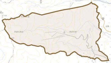 長坂国有林とその周辺の地図。町の範囲を重ねている