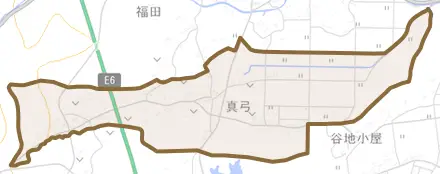 大字真弓とその周辺の地図。町の範囲を重ねている