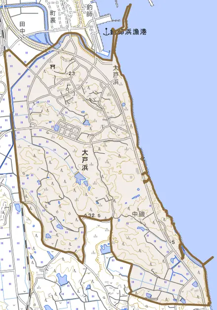 大戸浜とその周辺の地図。町の範囲を重ねている