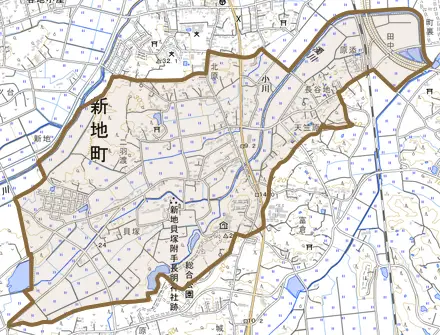 小川とその周辺の地図。町の範囲を重ねている