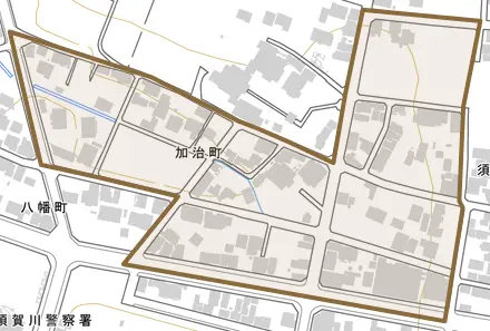 加治町とその周辺の地図。町の範囲を重ねている