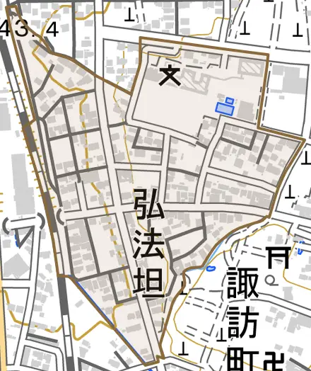 弘法坦とその周辺の地図。町の範囲を重ねている