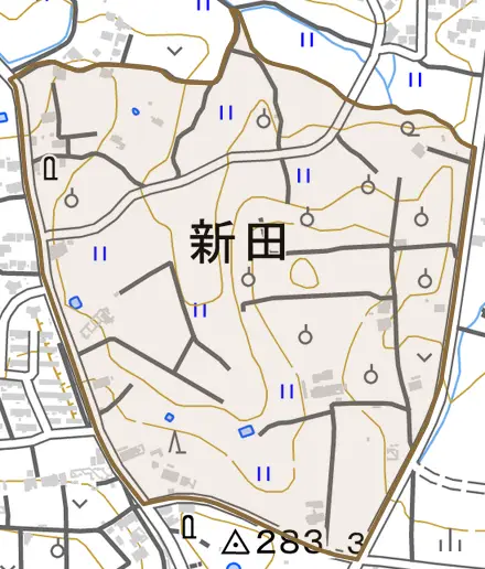 新田とその周辺の地図。町の範囲を重ねている