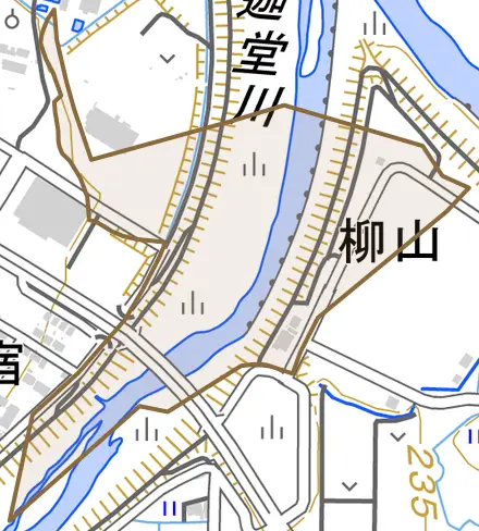 柳山とその周辺の地図。町の範囲を重ねている