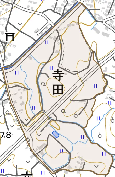 寺田とその周辺の地図。町の範囲を重ねている