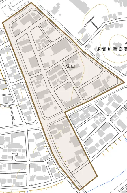 塚田とその周辺の地図。町の範囲を重ねている