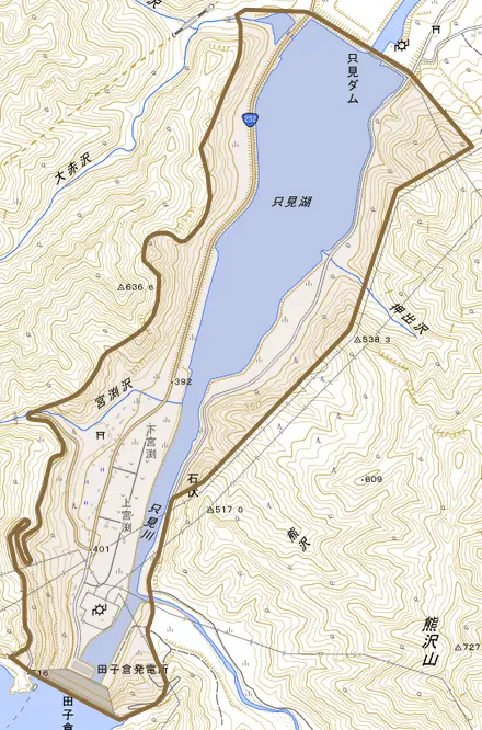 大字石伏とその周辺の地図。町の範囲を重ねている
