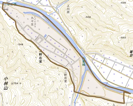 大字二軒在家とその周辺の地図。町の範囲を重ねている