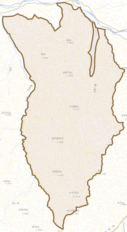 大字塩ノ岐とその周辺の地図。町の範囲を重ねている